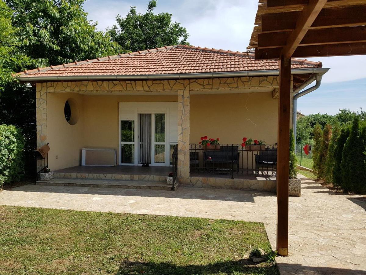 Vikendica Lesic Villa Cortanovci Bagian luar foto